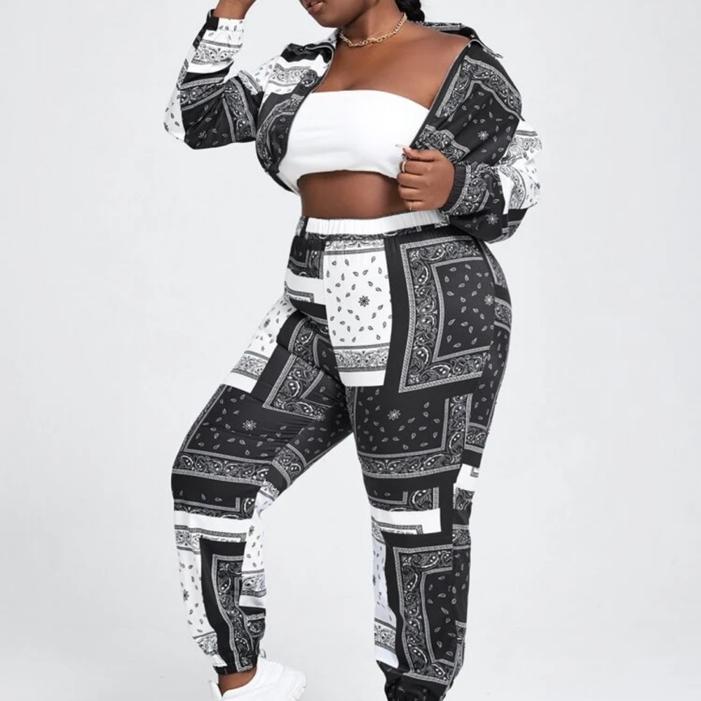 SHEIN Paisley print 2 piece set .